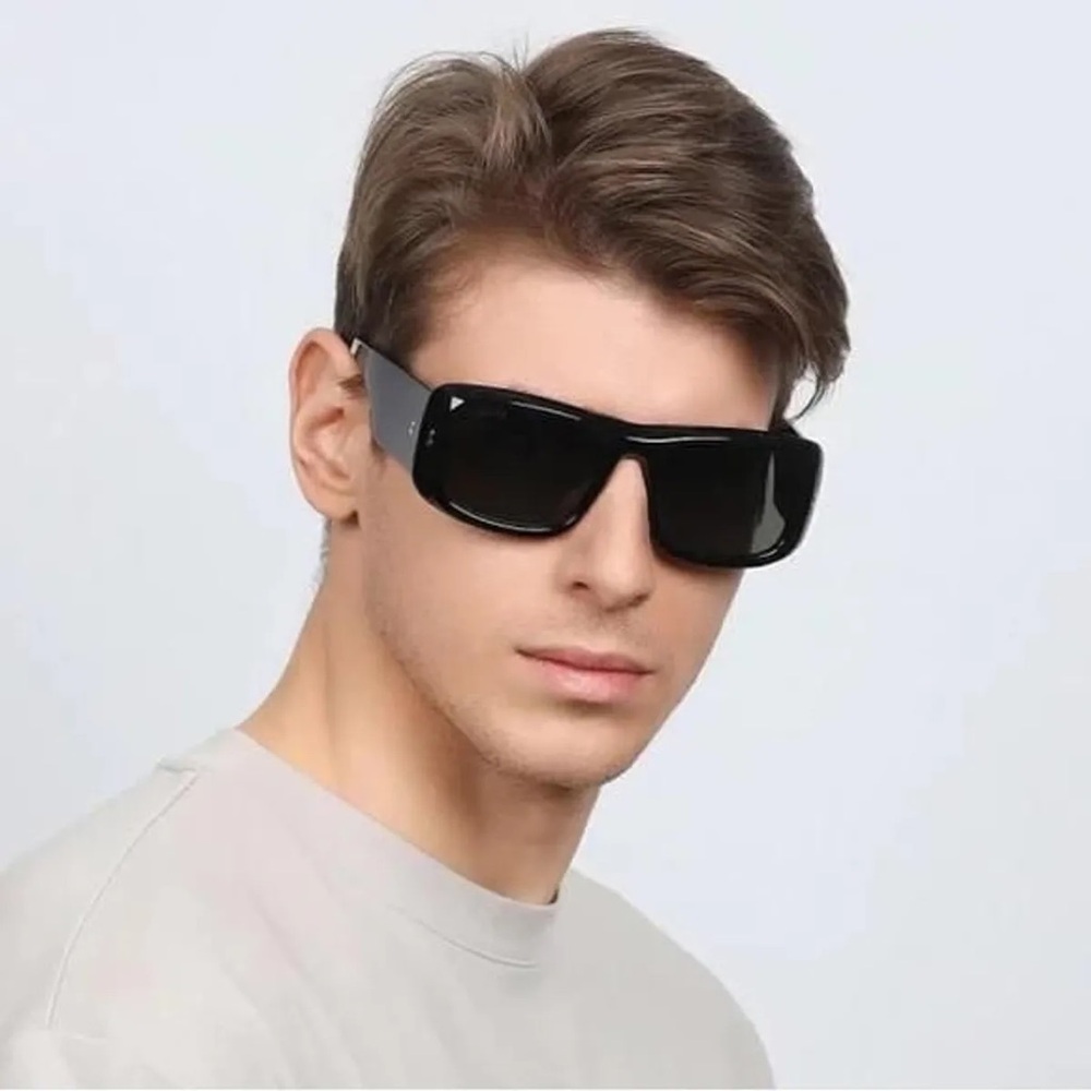 New - Guc­ci GG1080S Sun­glass­es worn by Paige DeS­or­bo as seen in Sum­mer H…